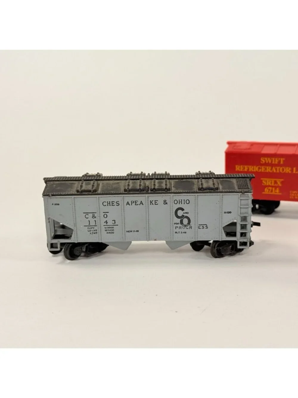 HO Scale Train Cars Lot Of 5 W Caboose C&O Hopper Clinchfield Swift & Dubuque
